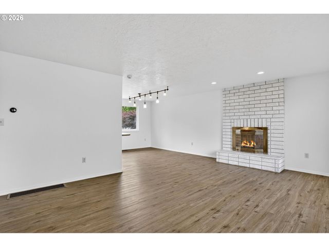 1207 Se 217TH Ave, Gresham, OR 97030