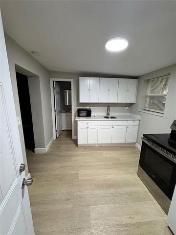 6809 N GUNLOCK AVENUE, Tampa, FL 33614