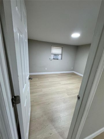 6809 N GUNLOCK AVENUE, Tampa, FL 33614