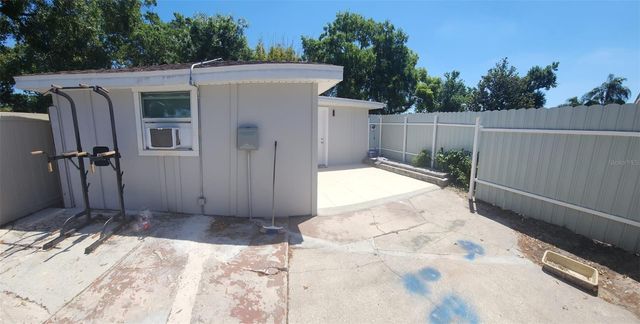 6809 N GUNLOCK AVENUE, Tampa, FL 33614