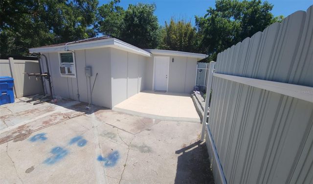 6809 N GUNLOCK AVENUE, Tampa, FL 33614