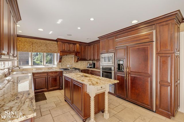 37500 Alpinia Lane, Clinton Township, MI 48036