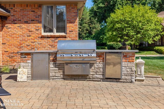 37500 Alpinia Lane, Clinton Township, MI 48036