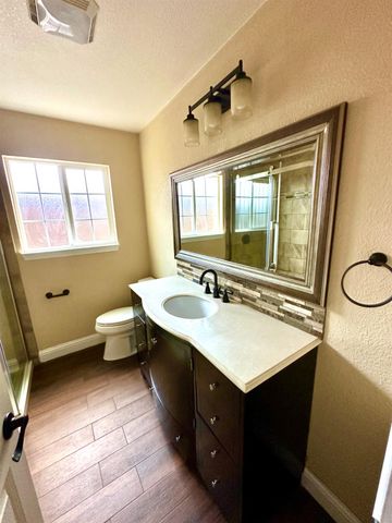 594 Parkwood Dr, Manteca, CA 95336