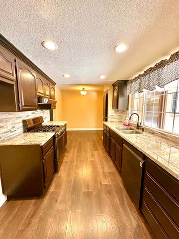 594 Parkwood Dr, Manteca, CA 95336
