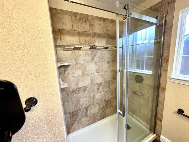 594 Parkwood Dr, Manteca, CA 95336