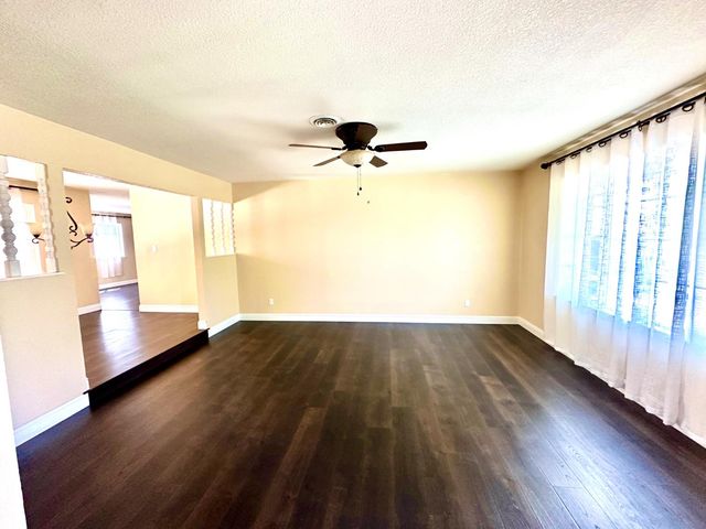 594 Parkwood Dr, Manteca, CA 95336