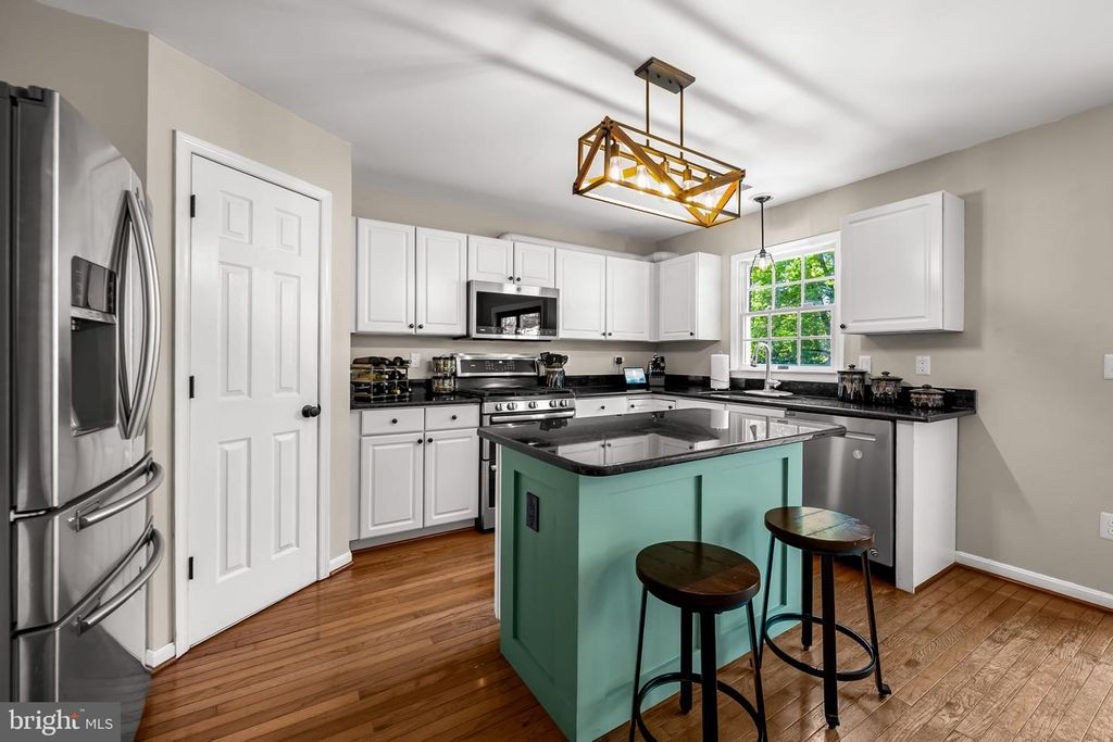 Image 10 of property listing at 940 HIDDEN MOSS DR, Cockeysville, MD 21030