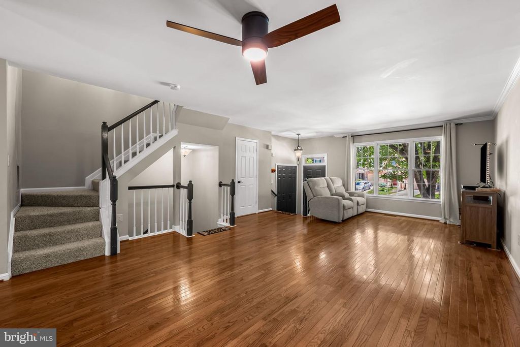 Image 3 of property listing at 940 HIDDEN MOSS DR, Cockeysville, MD 21030