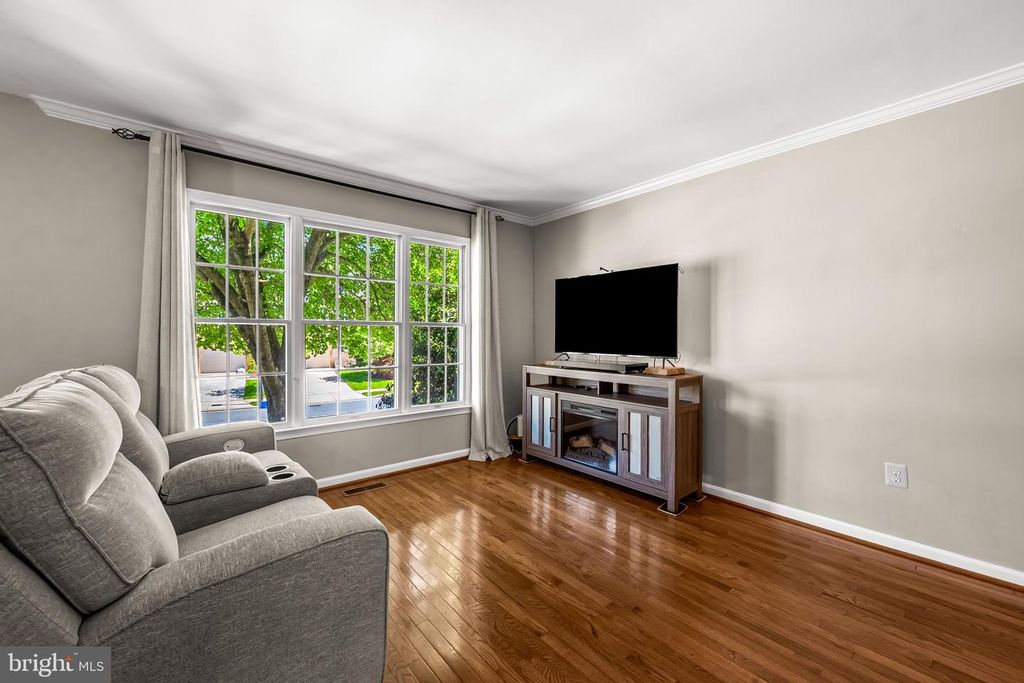 Image 5 of property listing at 940 HIDDEN MOSS DR, Cockeysville, MD 21030