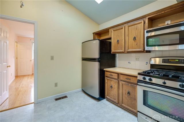 301 E Peach Orchard Avenue, Oakwood, OH 45419