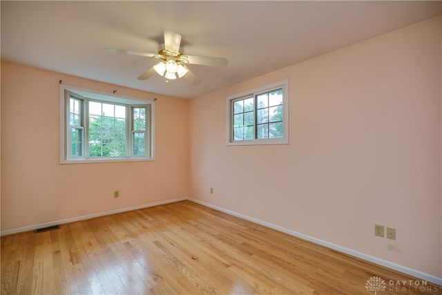 301 E Peach Orchard Avenue, Oakwood, OH 45419