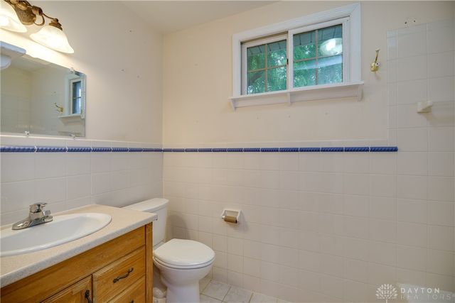 301 E Peach Orchard Avenue, Oakwood, OH 45419