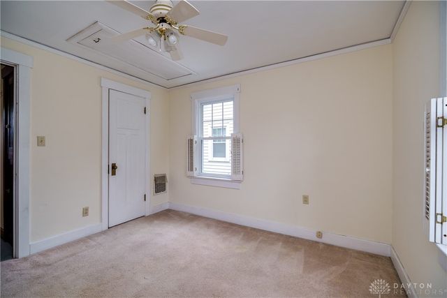 301 E Peach Orchard Avenue, Oakwood, OH 45419