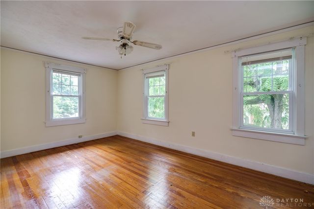 301 E Peach Orchard Avenue, Oakwood, OH 45419