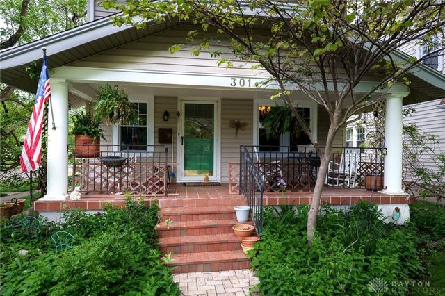 301 E Peach Orchard Avenue, Oakwood, OH 45419