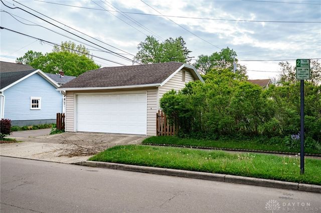301 E Peach Orchard Avenue, Oakwood, OH 45419