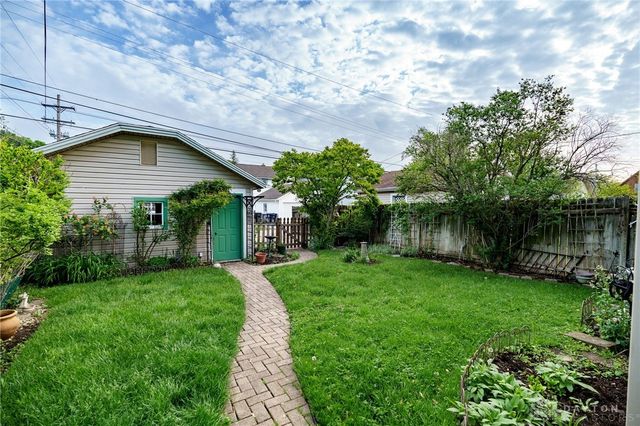 301 E Peach Orchard Avenue, Oakwood, OH 45419