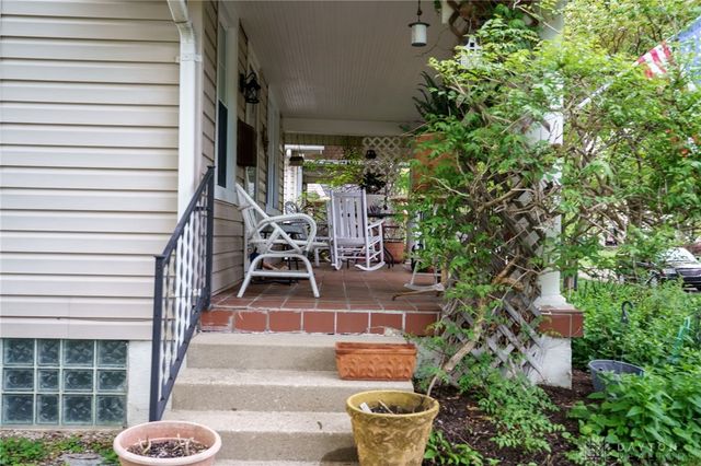 301 E Peach Orchard Avenue, Oakwood, OH 45419