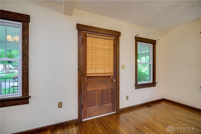 301 E Peach Orchard Avenue, Oakwood, OH 45419