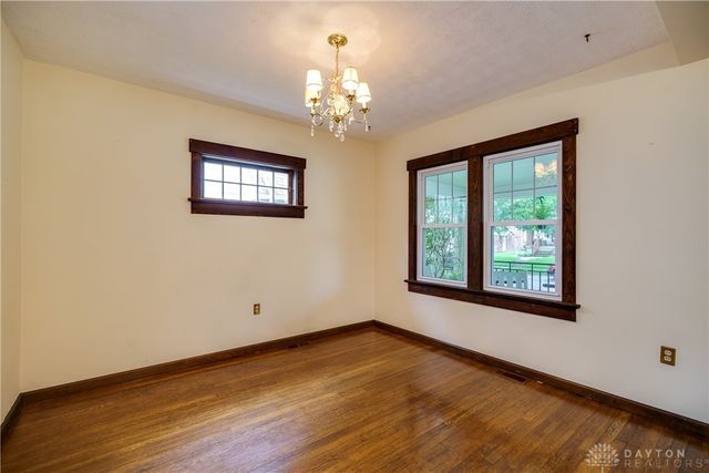301 E Peach Orchard Avenue, Oakwood, OH 45419