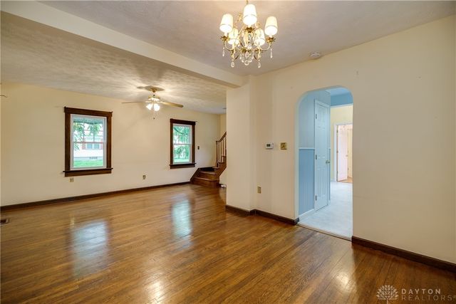 301 E Peach Orchard Avenue, Oakwood, OH 45419