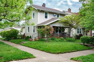 301 E Peach Orchard Avenue, Oakwood, OH 45419