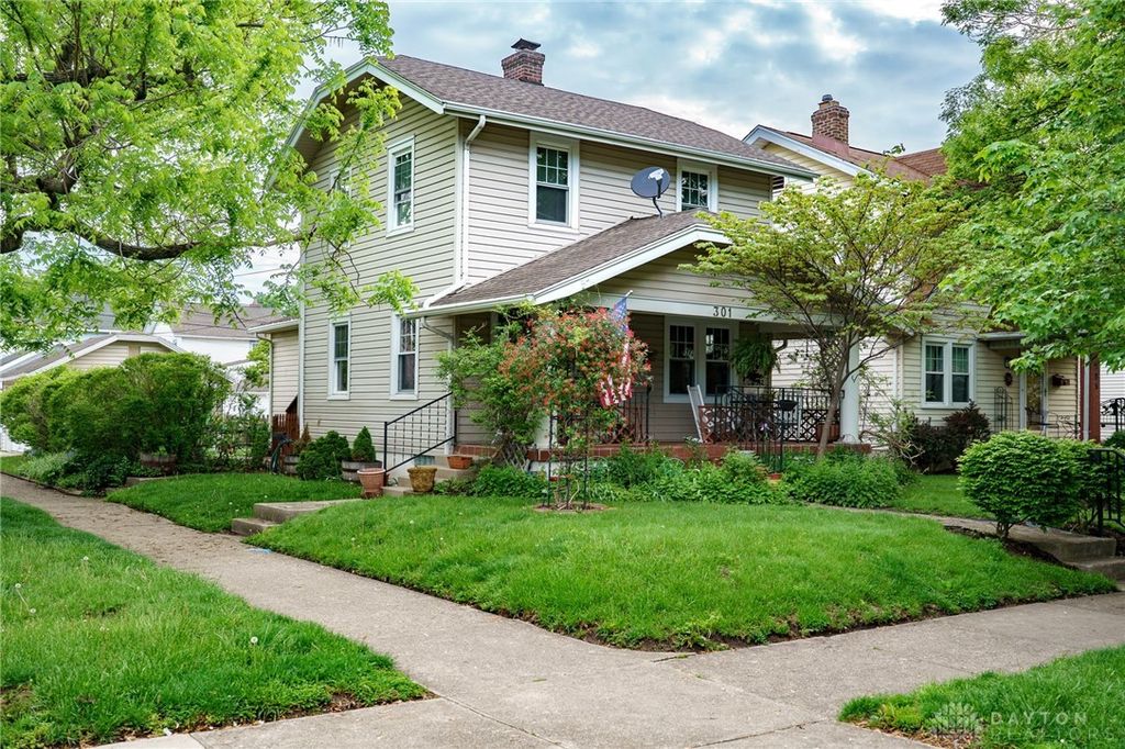 301 E Peach Orchard Avenue, Oakwood, OH 45419