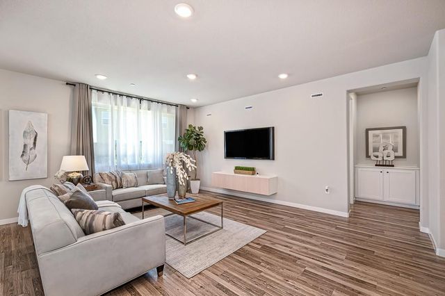 8229 Poppy Ridge Cir, Elk Grove, CA 95757