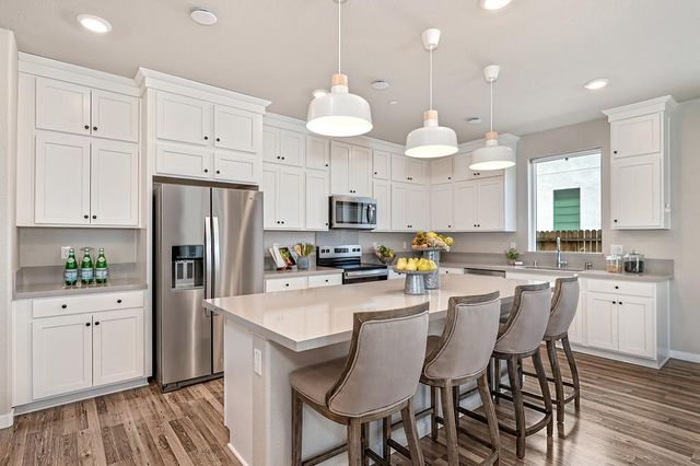 8229 Poppy Ridge Cir, Elk Grove, CA 95757