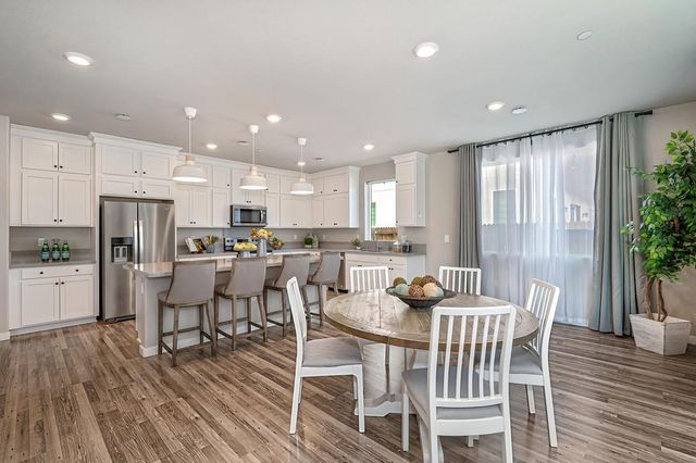 8229 Poppy Ridge Cir, Elk Grove, CA 95757
