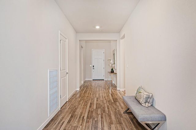 8229 Poppy Ridge Cir, Elk Grove, CA 95757