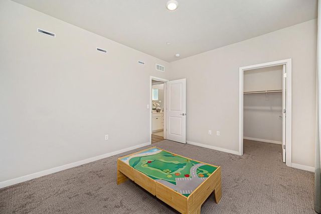 8229 Poppy Ridge Cir, Elk Grove, CA 95757