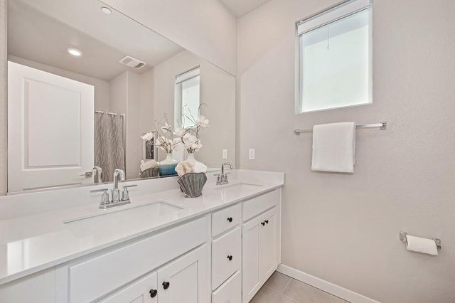 8229 Poppy Ridge Cir, Elk Grove, CA 95757