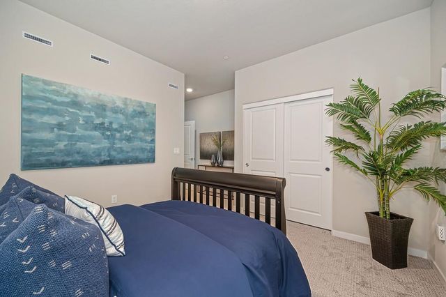 8229 Poppy Ridge Cir, Elk Grove, CA 95757