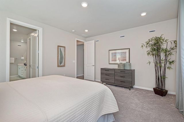 8229 Poppy Ridge Cir, Elk Grove, CA 95757