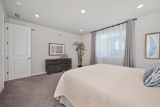 8229 Poppy Ridge Cir, Elk Grove, CA 95757
