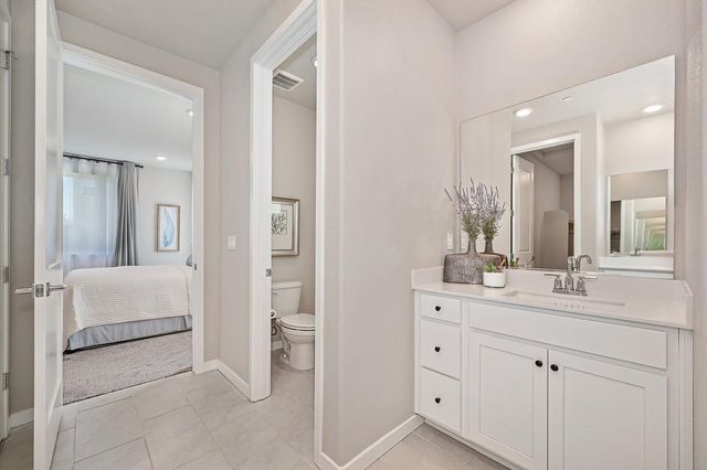 8229 Poppy Ridge Cir, Elk Grove, CA 95757