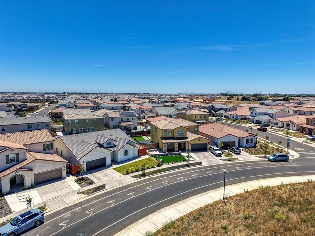 8229 Poppy Ridge Cir, Elk Grove, CA 95757