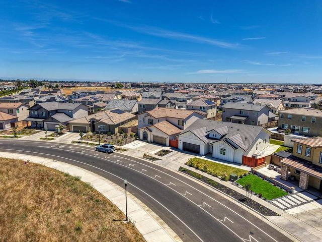8229 Poppy Ridge Cir, Elk Grove, CA 95757