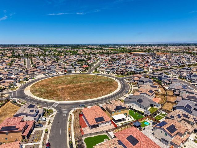 8229 Poppy Ridge Cir, Elk Grove, CA 95757