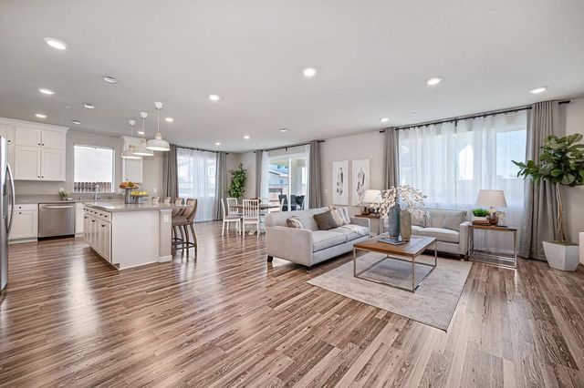 8229 Poppy Ridge Cir, Elk Grove, CA 95757