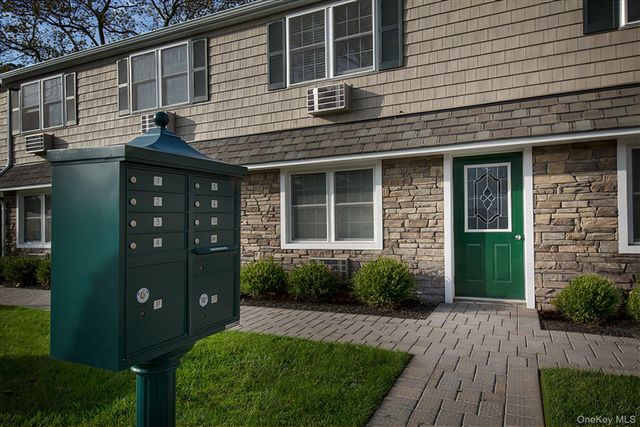4 Richland Boulevard 01, Brightwaters, NY 11718