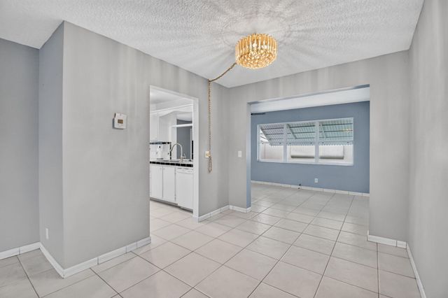 2091 SW 13th Terrace SW, Boynton Beach, FL 33426