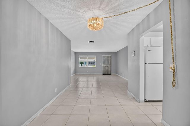 2091 SW 13th Terrace SW, Boynton Beach, FL 33426