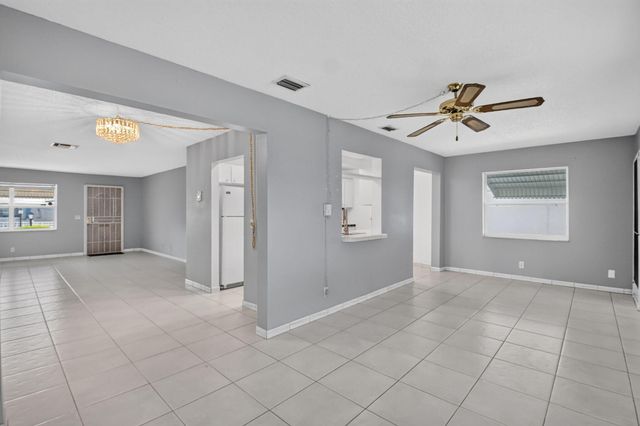 2091 SW 13th Terrace SW, Boynton Beach, FL 33426