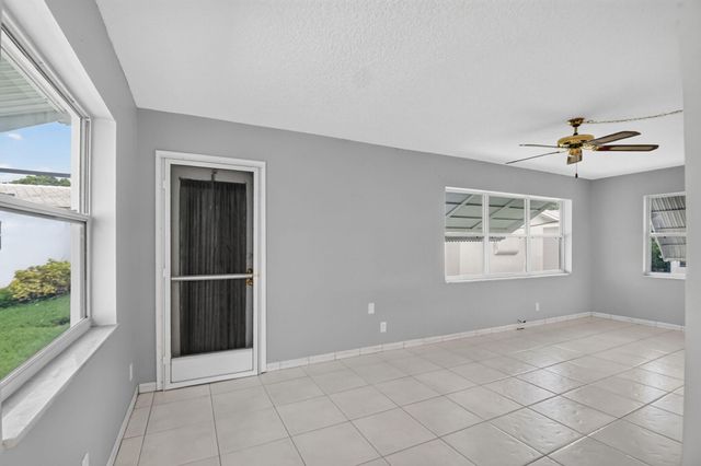 2091 SW 13th Terrace SW, Boynton Beach, FL 33426