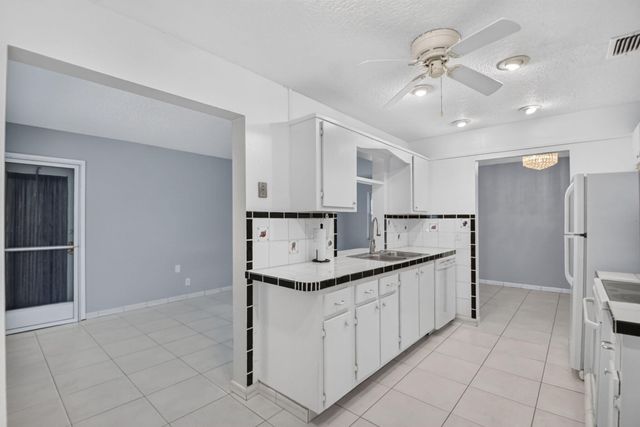 2091 SW 13th Terrace SW, Boynton Beach, FL 33426