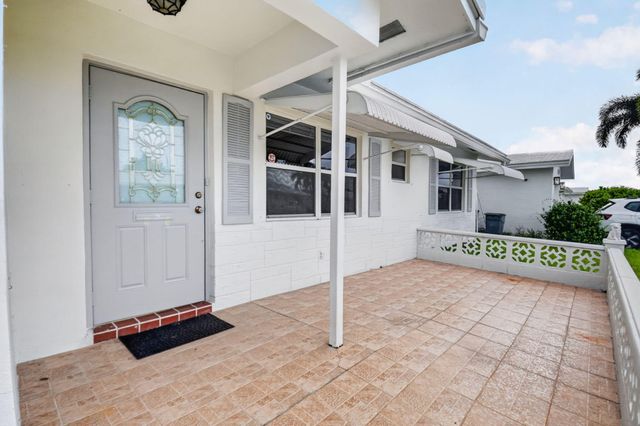 2091 SW 13th Terrace SW, Boynton Beach, FL 33426