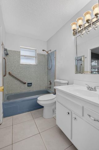 2091 SW 13th Terrace SW, Boynton Beach, FL 33426
